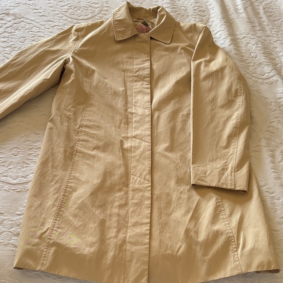 Beautiful Gently Loved Women's Tan Rain Coat with Floral Lining by Michael Kors - Picture 2 of 15